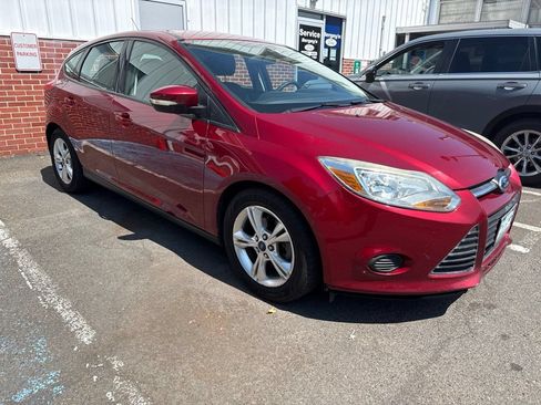 Used 2013 Ford Focus SE w/ SE Winter Pkg FWD image 3