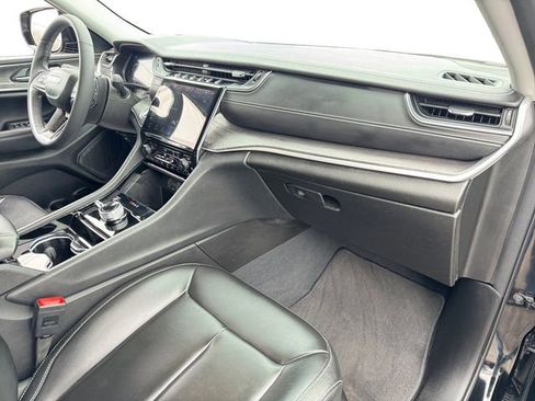 Certified 2023 Jeep Grand Cherokee Limited w/ Black Appearance Package image 11