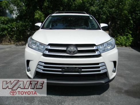 Used 2018 Toyota Highlander XLE AWD/4WD image 4