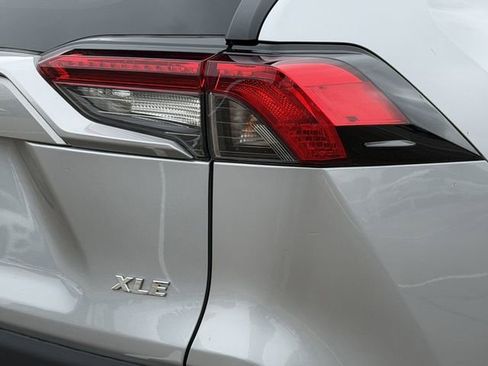 Used 2021 Toyota RAV4 XLE Premium FWD image 7