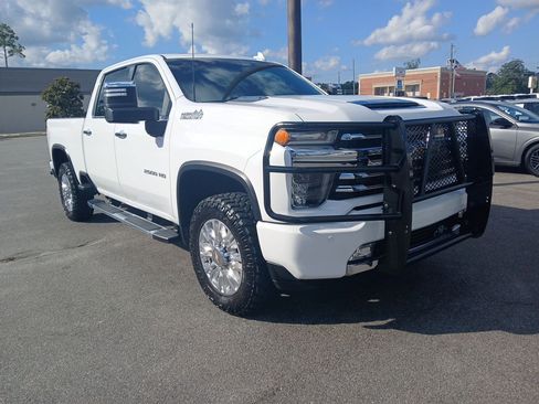 Used 2022 Chevrolet Silverado 2500 High Country w/ Technology Package AWD/4WD image 3