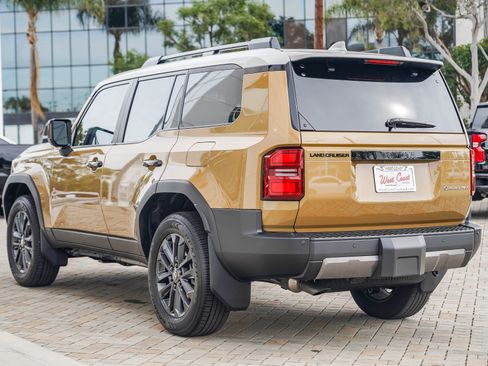 Used 2024 Toyota Land Cruiser image 9