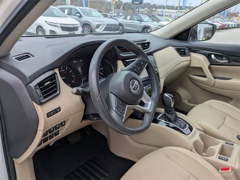 Used 2020 Nissan Rogue SL w/ Premium Package image 16