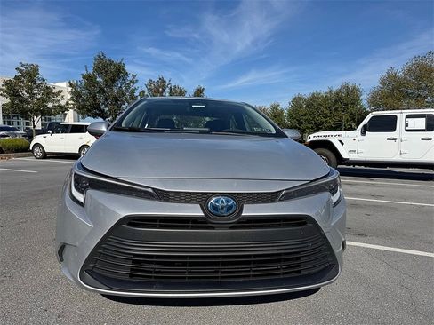 Used 2024 Toyota Corolla LE image 3
