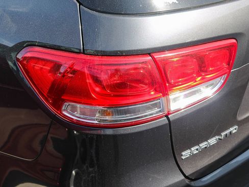 Used 2017 Kia Sorento EX w/ EX V6 Premium Package image 10