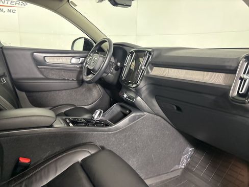 Used 2024 Volvo XC40 B5 Ultimate w/ Protection Package Premier image 29