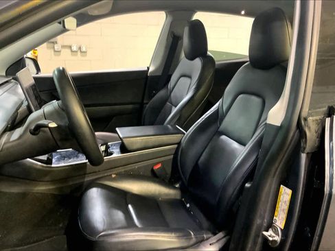 Used 2021 Tesla Model Y Long Range image 7