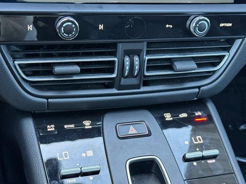 Used 2024 Porsche Macan image 26