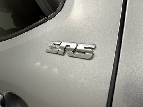 Used 2022 Toyota Tacoma SR5 w/ Technology Package image 9