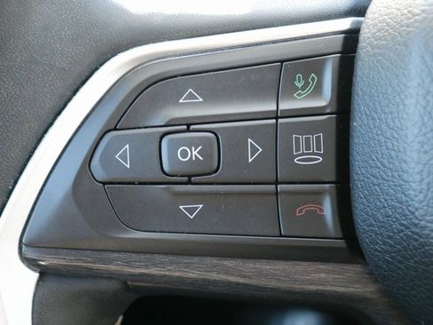 Used 2023 Jeep Grand Cherokee Limited image 23