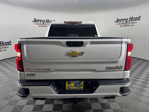 Used 2025 Chevrolet Silverado 1500 High Country w/ Technology Package AWD/4WD image 7