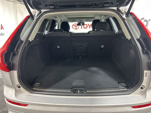 Used 2025 Volvo XC60 B5 Plus image 17