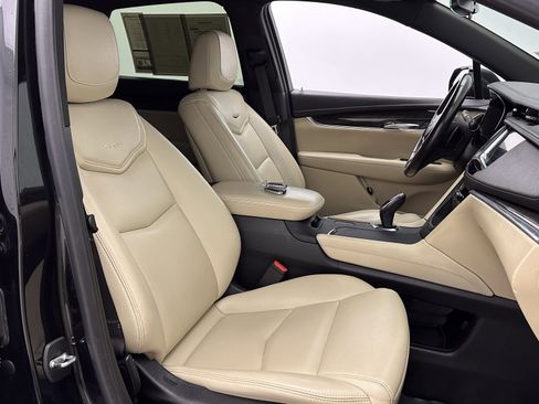 Used 2019 Cadillac XT5 FWD image 36