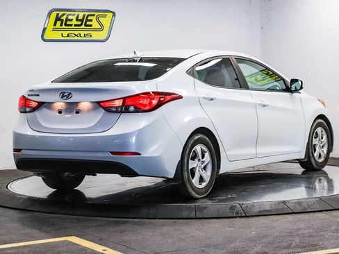 Used 2015 Hyundai Elantra SE FWD image 4