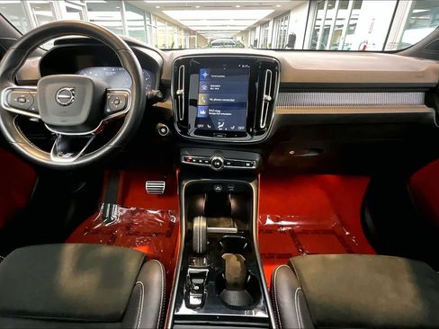 Used 2019 Volvo XC40 T5 R-Design image 16