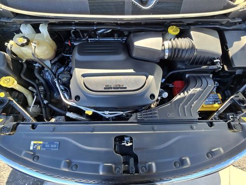 Used 2020 Chrysler Pacifica Limited image 21