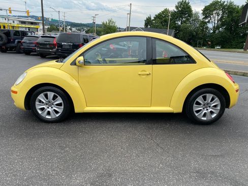 Used 2009 Volkswagen Beetle Coupe FWD image 6