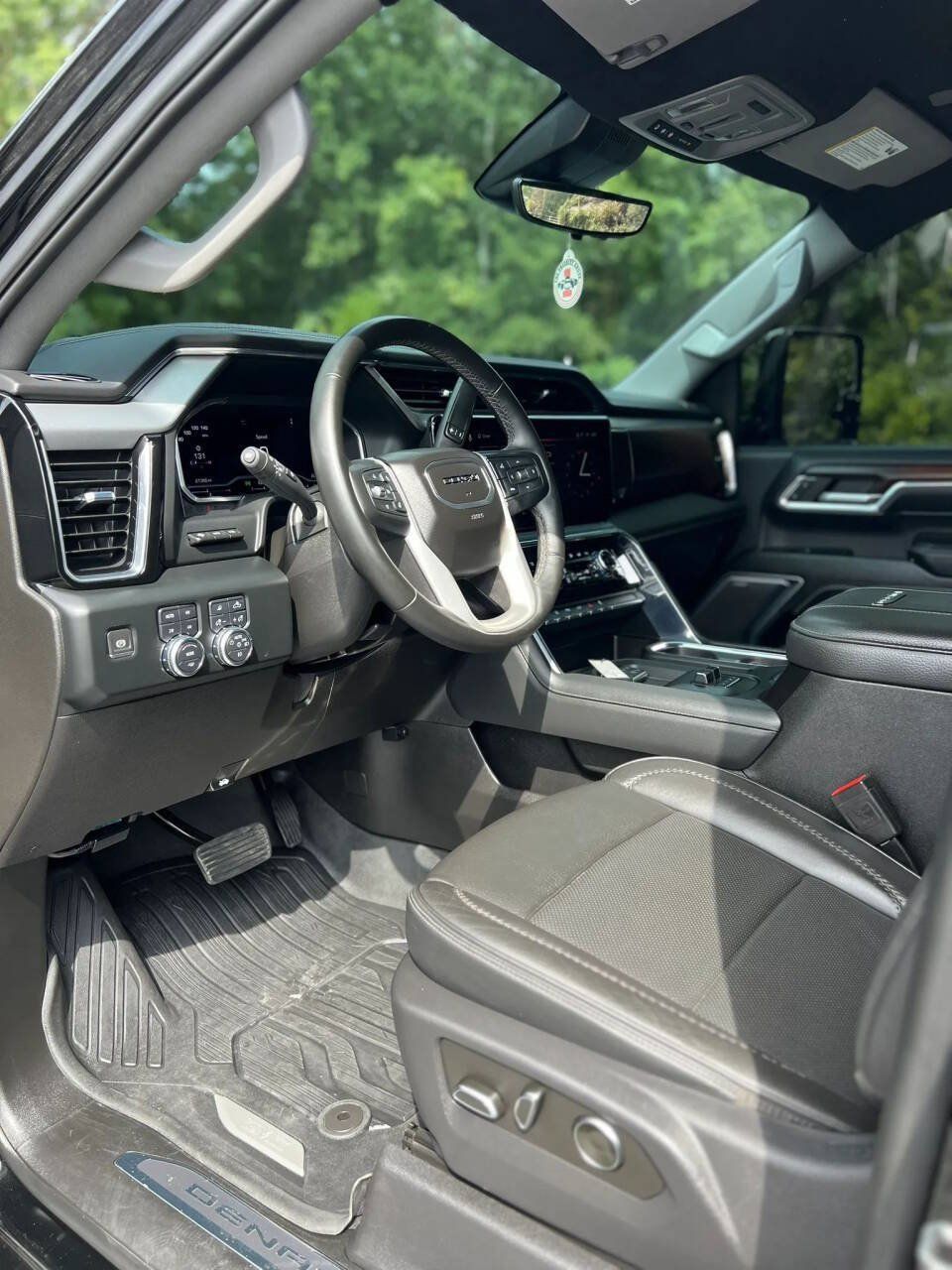 Used 2024 GMC Sierra 3500 Denali w/ Technology Package AWD/4WD image 14