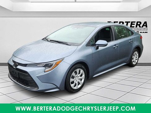 Used 2024 Toyota Corolla LE FWD image 3