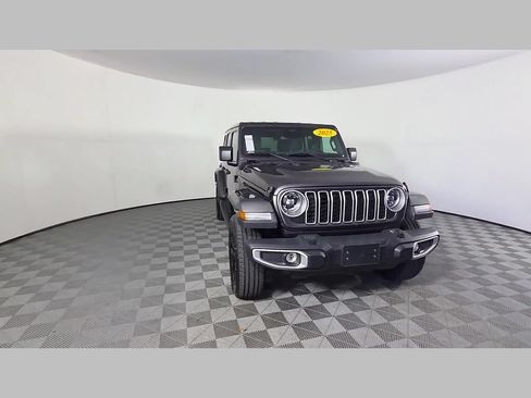 Used 2025 Jeep Wrangler Unlimited Sahara AWD/4WD image 51
