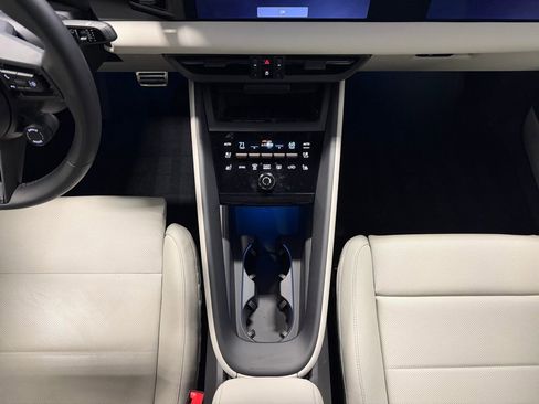 Certified 2025 Porsche Macan Turbo Electric AWD/4WD image 21