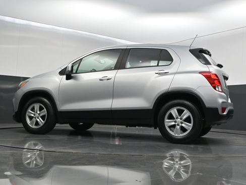 Used 2020 Chevrolet Trax LS FWD image 34