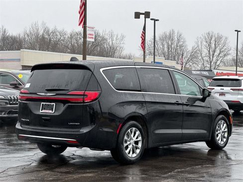 New 2026 Chrysler Pacifica Limited image 7