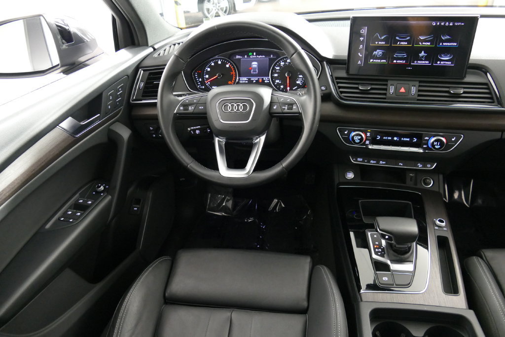 Used 2023 Audi Q5 2.0T Premium w/ Convenience Package AWD/4WD image 14