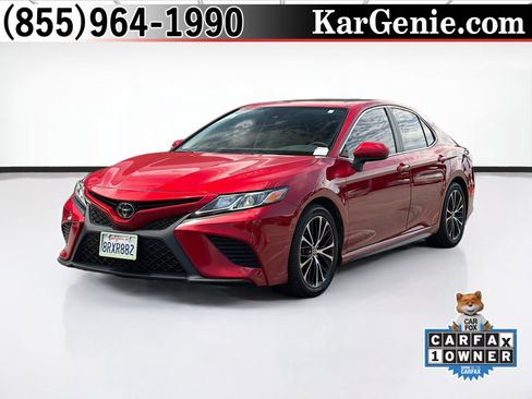 Used 2020 Toyota Camry SE FWD image 1