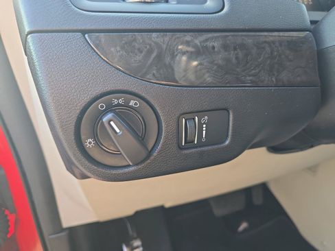 Used 2013 Dodge Grand Caravan SXT w/ UConnect Hands-Free Group FWD image 23