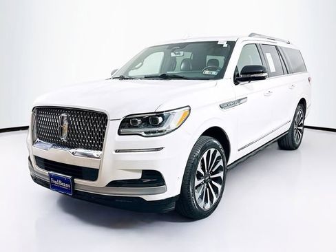 Certified 2023 Lincoln Navigator L Reserve AWD/4WD image 3