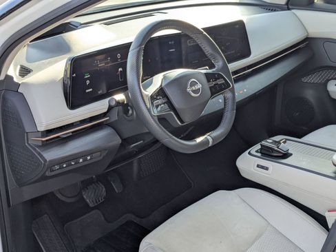 Used 2023 Nissan Ariya AWD image 13