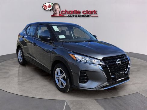 New 2025 Nissan Kicks Play S image 8