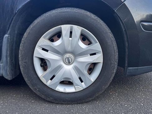 Used 2011 Nissan Versa 1.8 S w/ Plus Pkg image 10