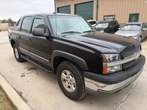 Used 2004 Chevrolet Avalanche Z71 w/ Sun And Sound Package image 2