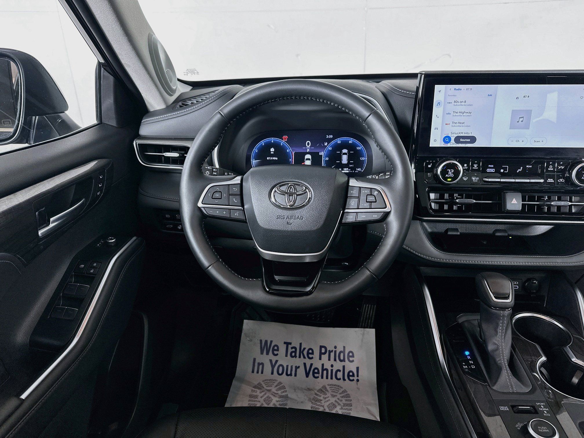 Used 2026 Toyota Highlander Limited AWD/4WD image 21