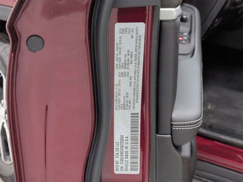 Used 2025 Jeep Grand Cherokee L Limited image 36