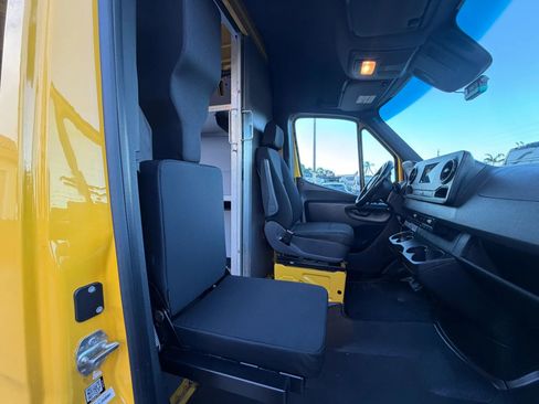 Used 2021 Mercedes-Benz Sprinter 2500 image 19