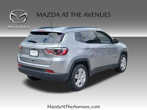 Used 2022 Jeep Compass Latitude FWD image 4