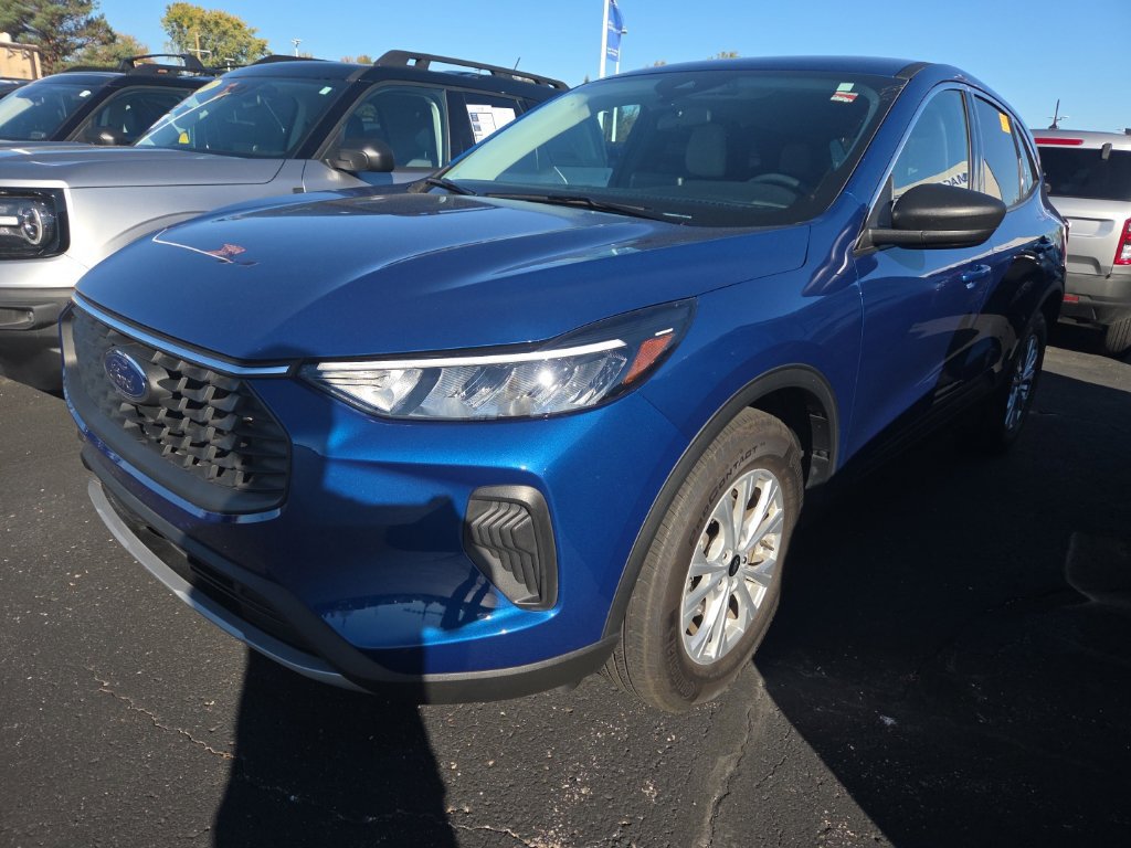 Certified 2023 Ford Escape Active AWD/4WD image 1