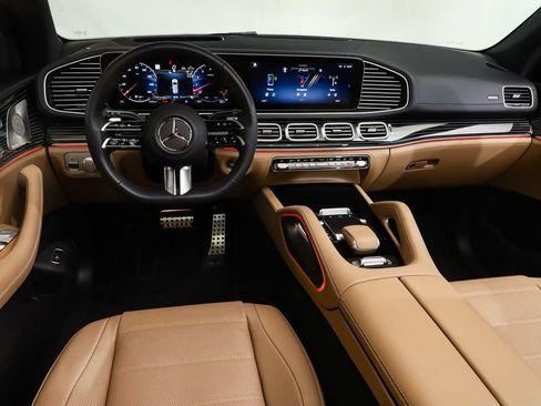 Used 2025 Mercedes-Benz GLS 450 4MATIC image 6