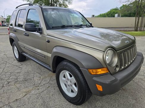 Used 2006 Jeep Liberty Sport AWD/4WD image 3