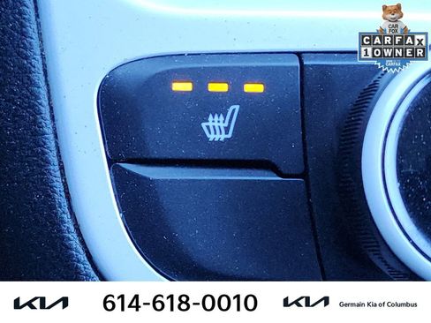 Used 2022 Hyundai Venue Limited image 32