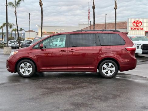 Used 2015 Toyota Sienna LE image 9