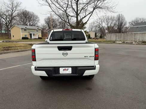 Used 2022 Nissan Frontier SV image 8