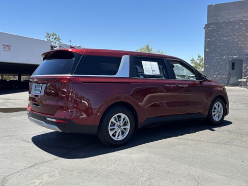 Certified 2024 Kia Carnival LX FWD image 3