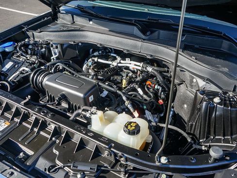 Used 2022 Ford Explorer XLT w/ Equipment Group 202A image 24