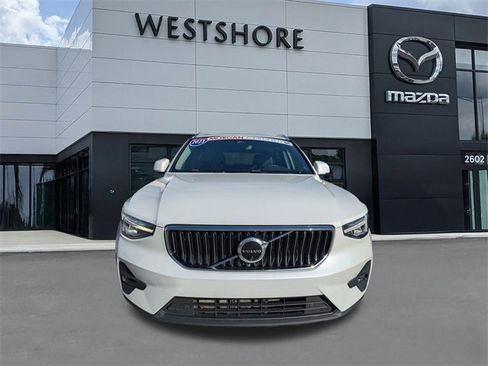Used 2023 Volvo XC40 B5 Plus image 7