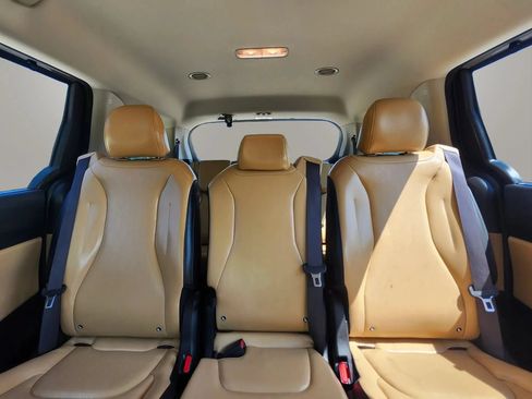 Used 2024 Kia Carnival EX FWD image 26