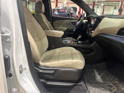 Used 2023 Chevrolet Traverse LT FWD image 48